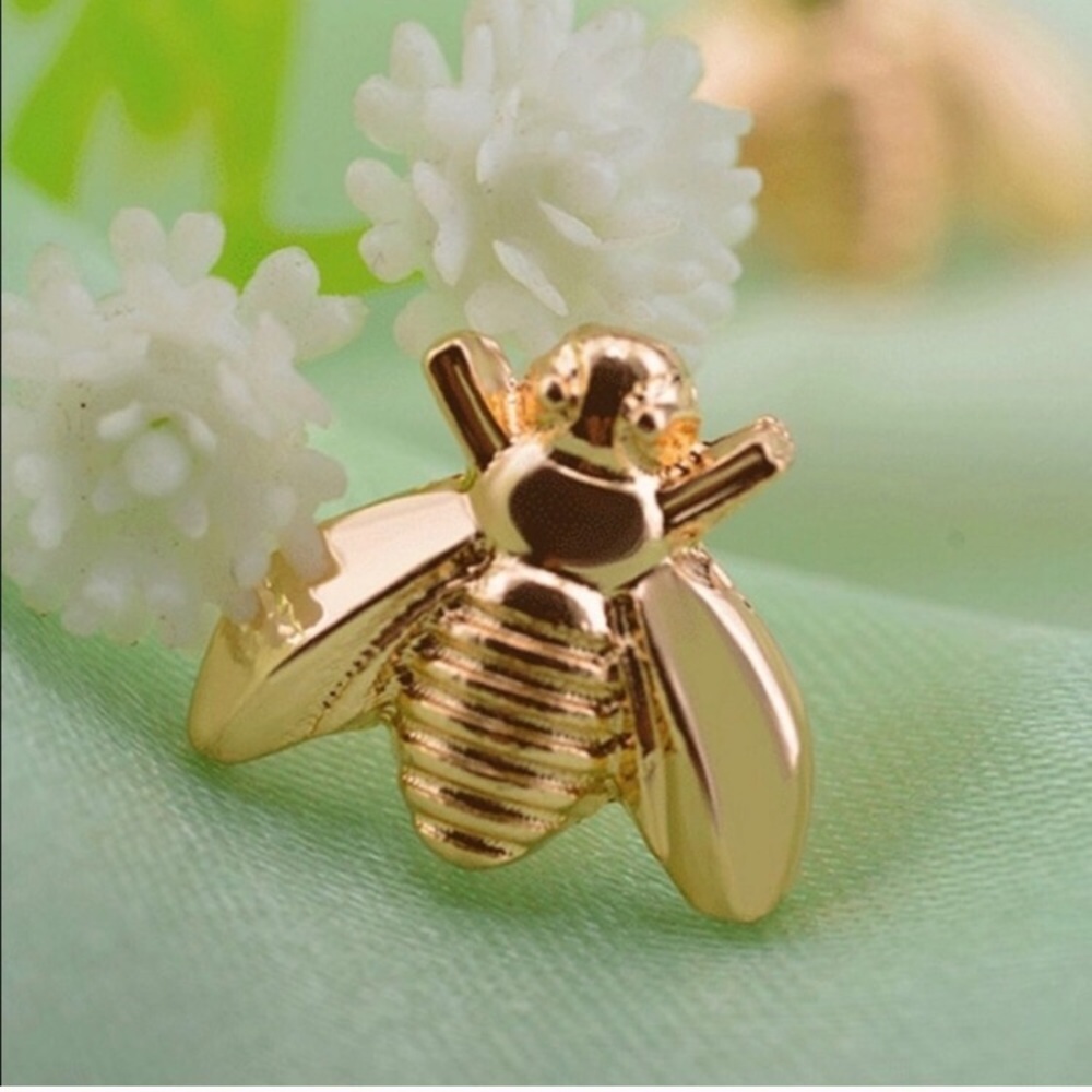 5/$20 Dainty Bee Nature Earrings 🐝